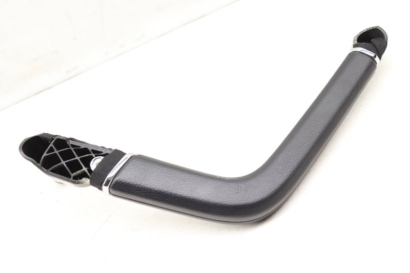 Door Panel Pull / Grab Handle 7P5867162 — Used (SKU 509988)