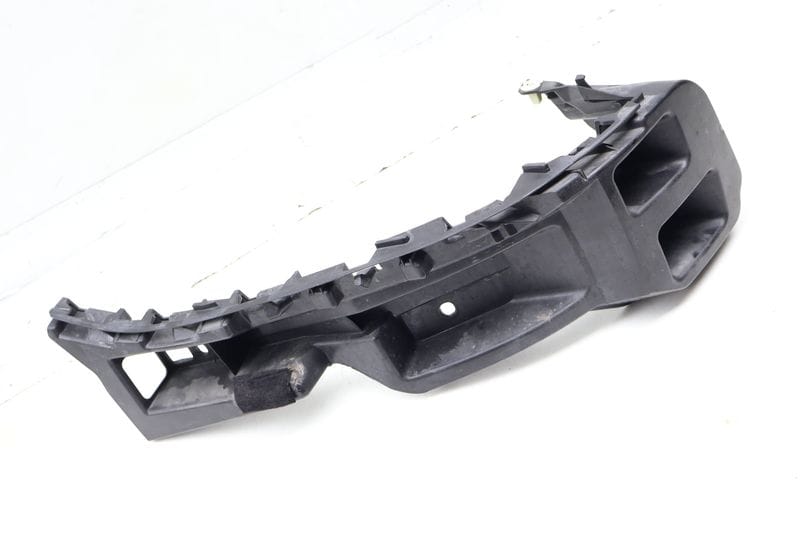 Bumper Guide / Mount Bracket 7P5807393C — Used (SKU 708343)