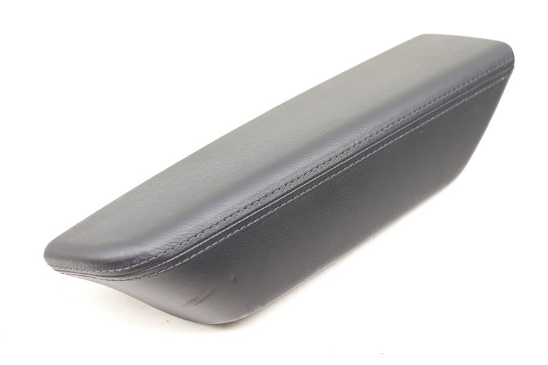 Door Panel Armrest / Arm Rest 7P5867373 — Used (SKU 509992)
