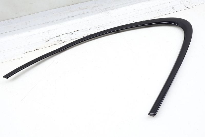 Quarter Window Glass Trim / Molding 7P5853995H — Used (SKU 708196)