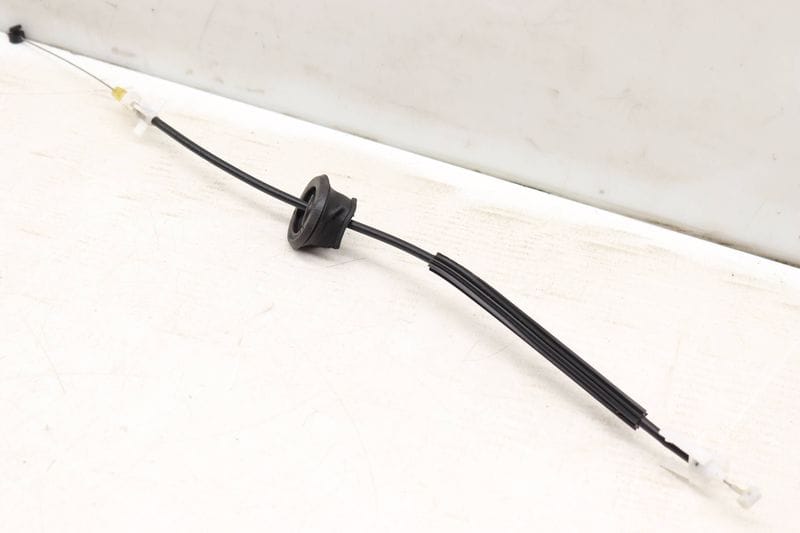 Door Handle Release / Bowden Cable 7P5839085A — Used (SKU 509972)
