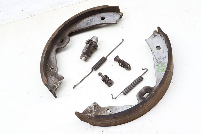 Parking / Emergency Brake Shoe Set 9Y0698533AA — Used (SKU 708251)