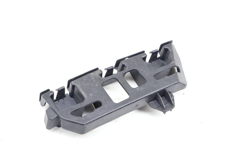 Bumper Guide / Mount Bracket 7P5807484D — Used (SKU 708335)