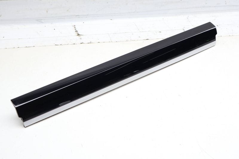 Dash Panel Trim / Molding 7P5857222P — Used (SKU 707871)