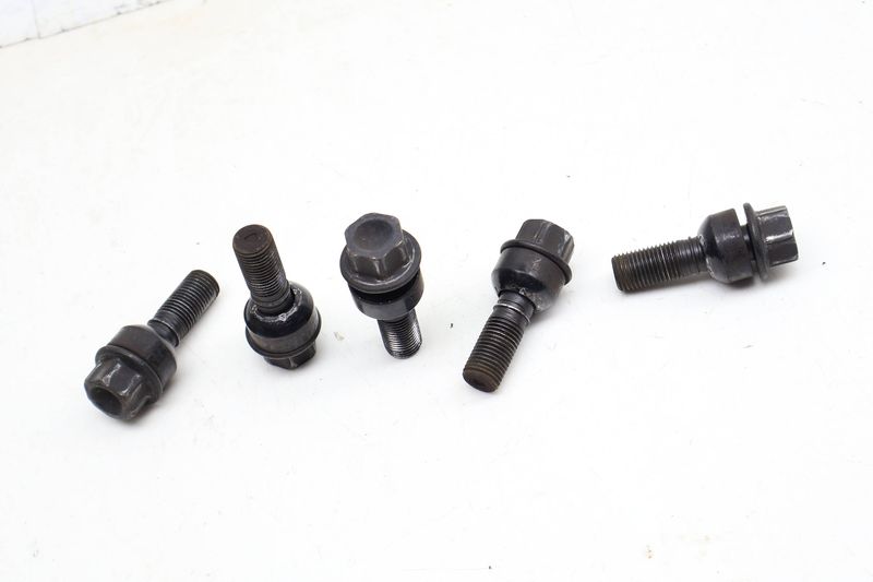 Wheel / Lug Bolt Set (5) WHT004676A — Used (SKU 708244)