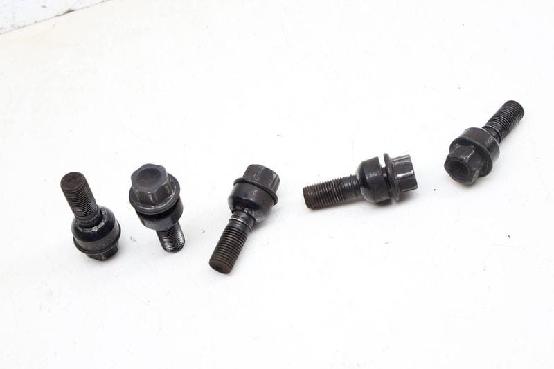 Wheel / Lug Bolt Set (5) WHT004676A — Used (SKU 708245)