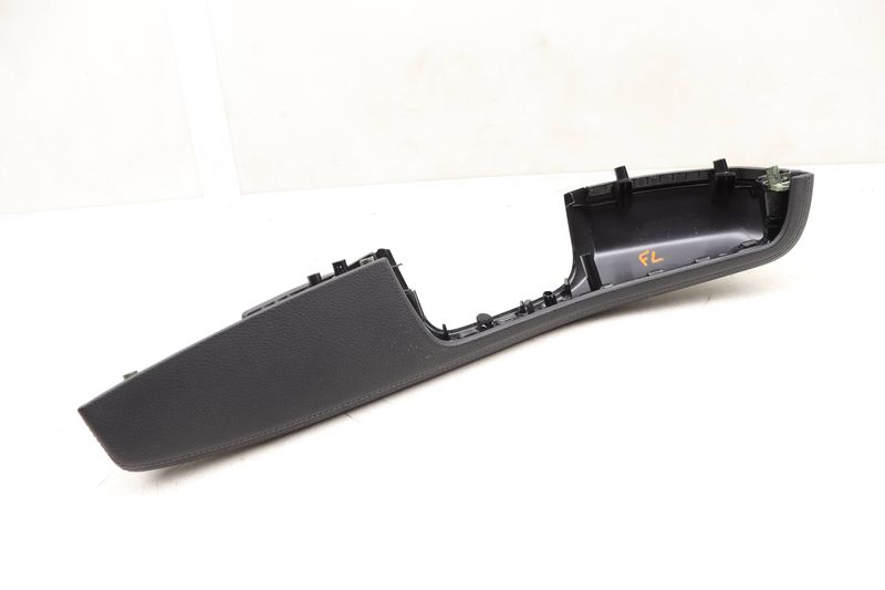 Door Panel Armrest  / Arm Rest 95B867173 — Used (SKU 549184)