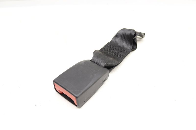 Center Seat Belt Buckle / Receiver 95B857740 — Used (SKU 549222)