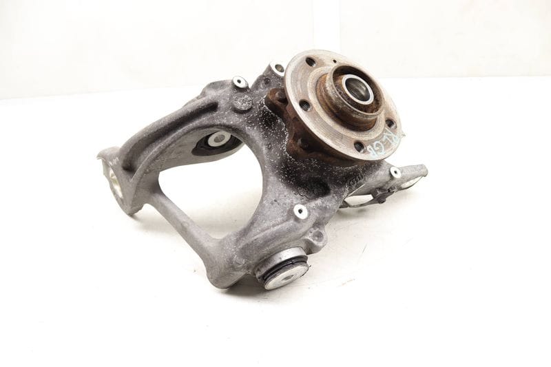 Spindle Knuckle w/ Wheel Bearing 8R0505435C — Used (SKU 549515)