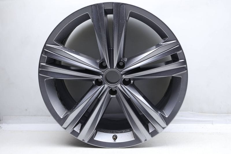 20" Inch Alloy Rim / Wheel (SEBRING) 3QF601025E — Used (SKU 663647)
