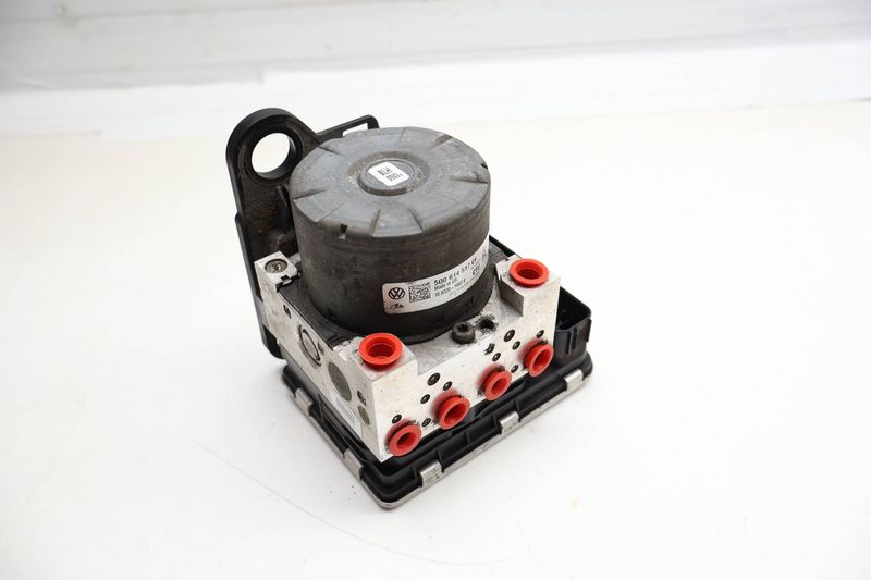 ABS Pump / Module Unit 5Q0614517CF — Used (SKU 713646)