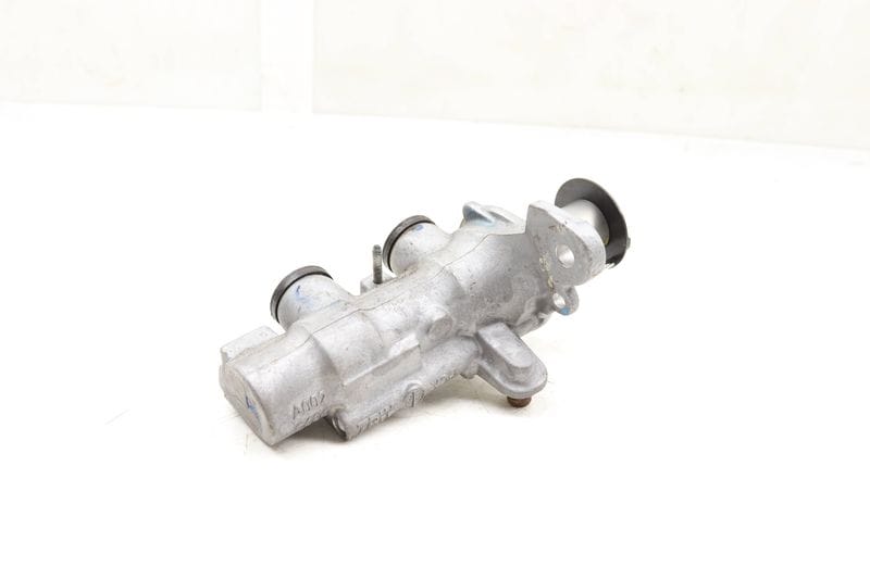 Brake Master Cylinder 5Q1614019S — Used (SKU 546891)