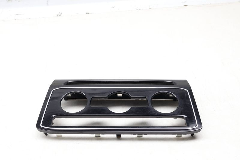 Dash Climate Control Trim / Panel 3CN863042E — Used (SKU 663237)