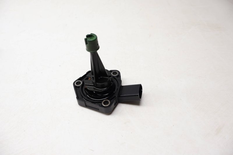 Engine Oil Level Sensor 04E907660D — Used (SKU 716696)