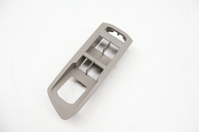Door Master Window Switch Trim 3CN867255 — Used (SKU 716583)