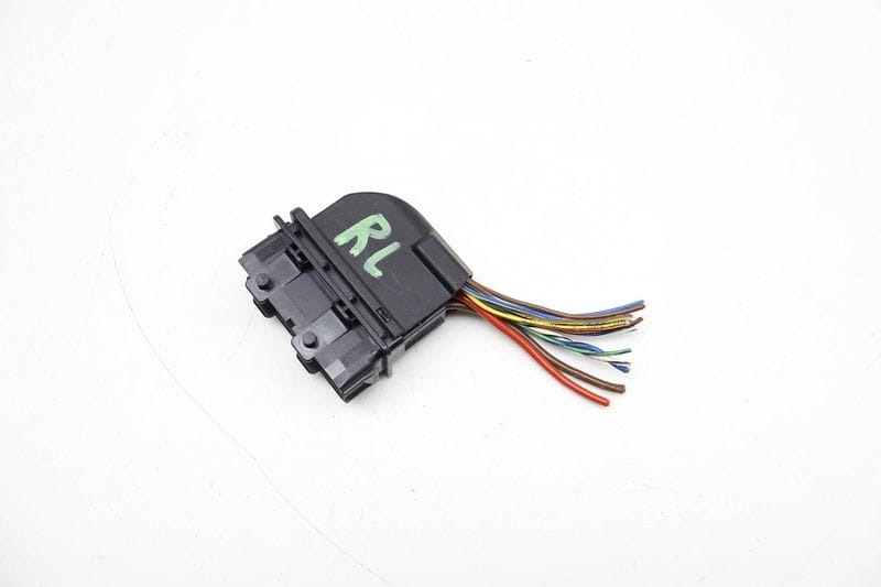 Door Wiring Harness Connector (27-PIN) 8K0972701 — Used (SKU 713448)