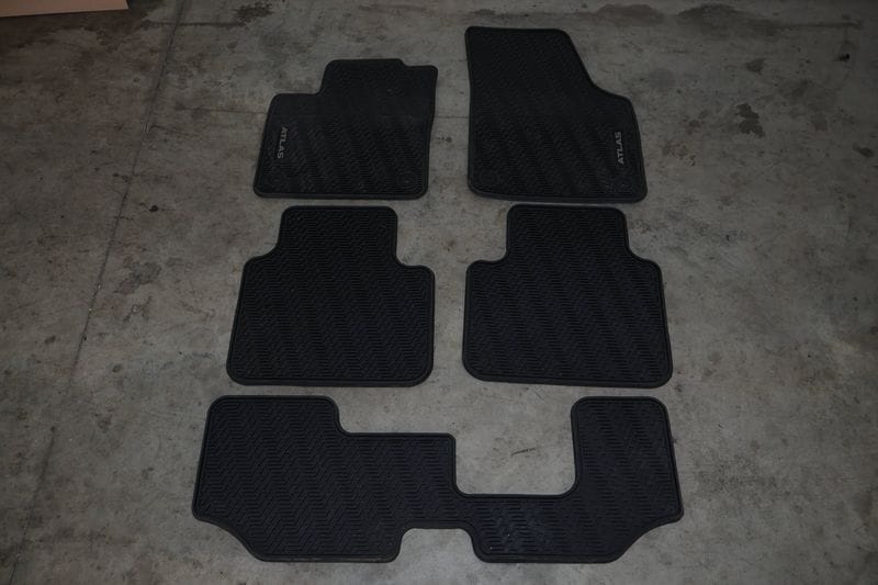 Rubber Floor Mat Set (ATLAS) 3CN061550 — Used (SKU 639775)