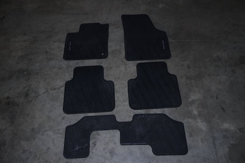 Rubber Floor Mat Set (ATLAS) 3CN061550 — Used (SKU 716995)