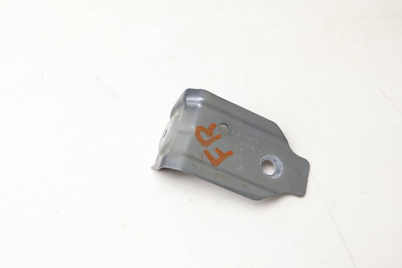 Fender Mount / Bracket 3CN809536 — Used (SKU 633550)