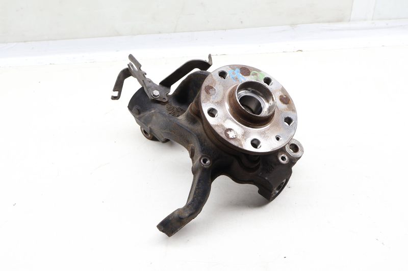 Spindle Knuckle w/ Wheel Bearing 3QF407256E — Used (SKU 639688)