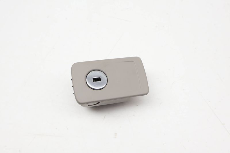 Glove Box Handle / Lock Cylinder 3CN857147 — Used (SKU 716607)