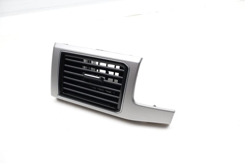 Dash Air Vent w/ Trim 3CN858415G — Used (SKU 713533)