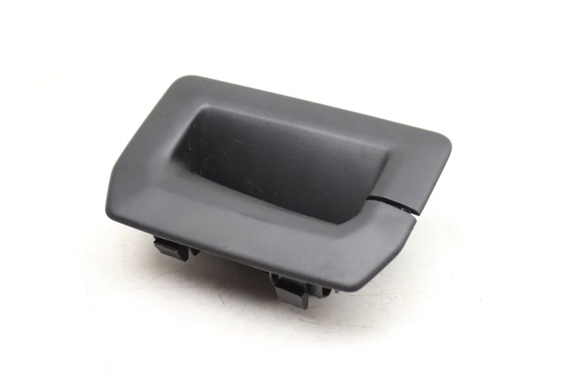 2ND Row Center Seat Belt Guide / Trim 3CN857781 — Used (SKU 546427)