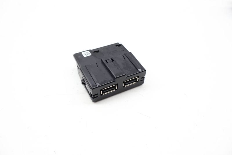 Center Console Dual USB Port / Module 5Q0035726L — Used (SKU 716644)