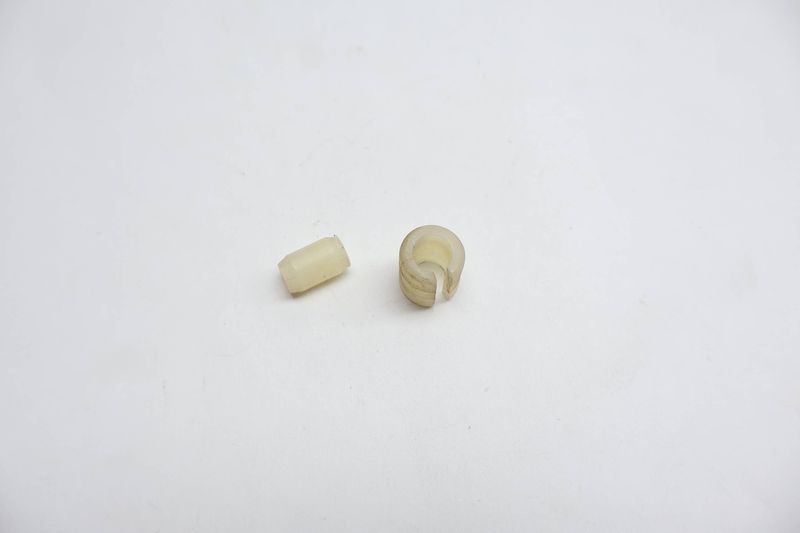 Door Window Glass Pin 8K0845867 — Used (SKU 716660)