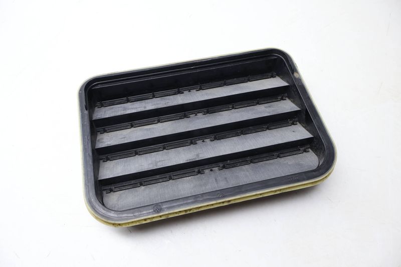 Quarter Panel Vent Trim 7PP819181A — Used (SKU 716864)
