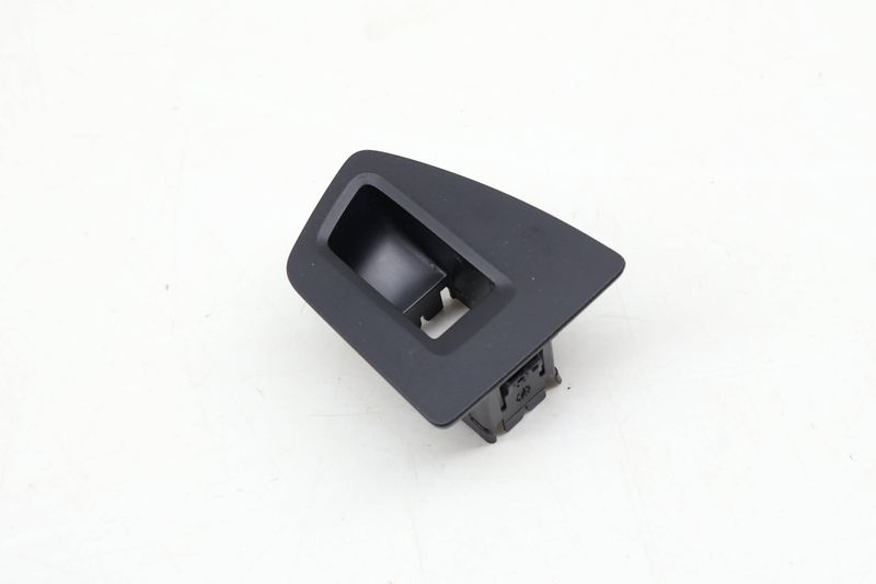 Window Switch Trim 3CN868346 — Used (SKU 633457)
