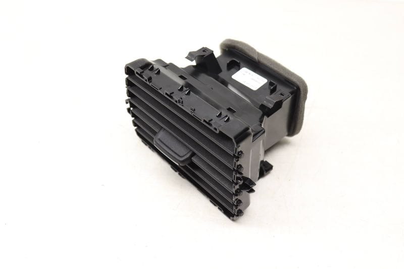 Dash Air Vent 3CN819704 — Used (SKU 546646)