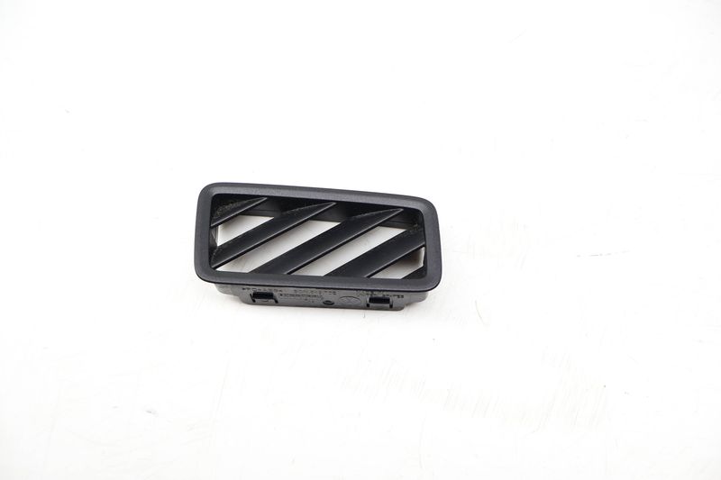Upper Dash Air Vent 3CN819702 — Used (SKU 716624)