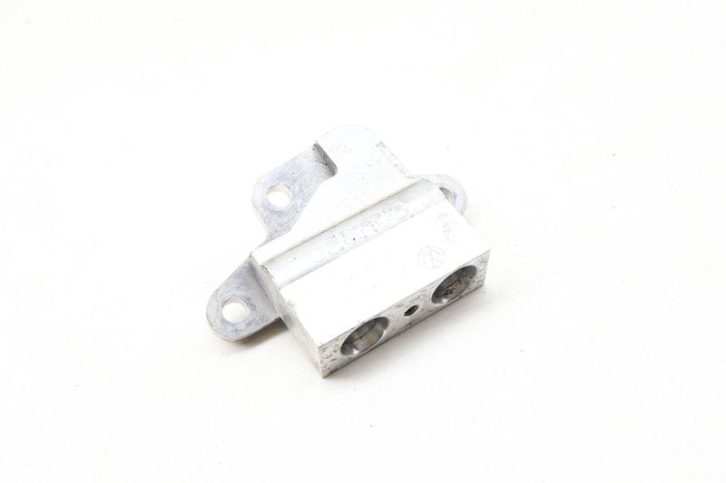 Transmission Oil Cooler Temperature Valve 09P317027A — Used (SKU 633567)