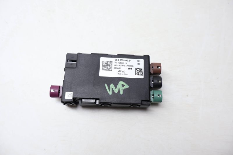 USB Distributor / Voltage Converter 5G0035953D — Used (SKU 716565)