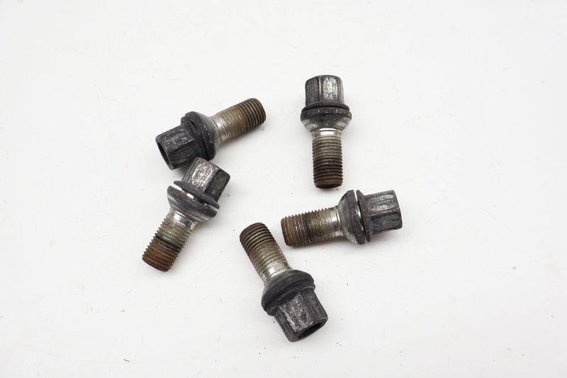 Wheel Lug Bolt / Nut Set (5) WHT002438 — Used (SKU 716822)