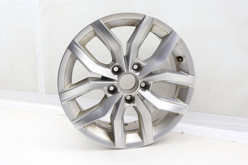 16" Inch Alloy Rim / Wheel 561601025L — Used (SKU 678706)