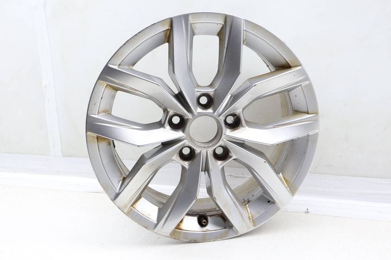 16" Inch Alloy Rim / Wheel 561601025L — Used (SKU 678707)