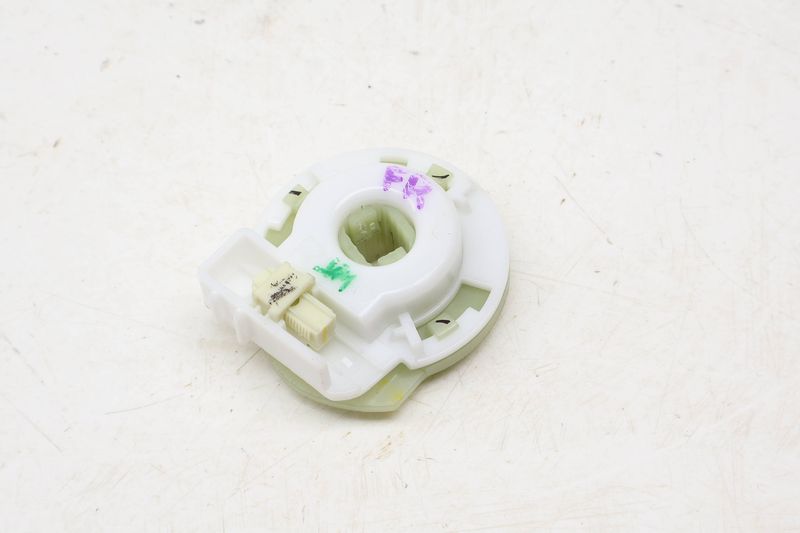 Seat Mount / Plate 5C6881292A — Used (SKU 678569)
