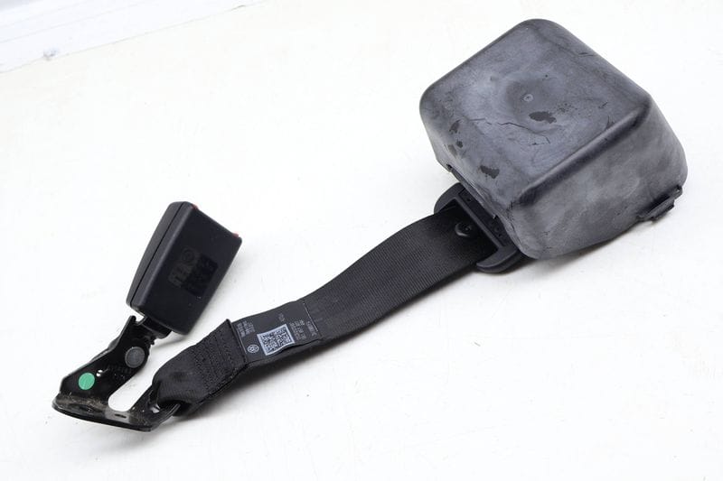 Center Seat Belt Retractor 561857807 — Used (SKU 678437)