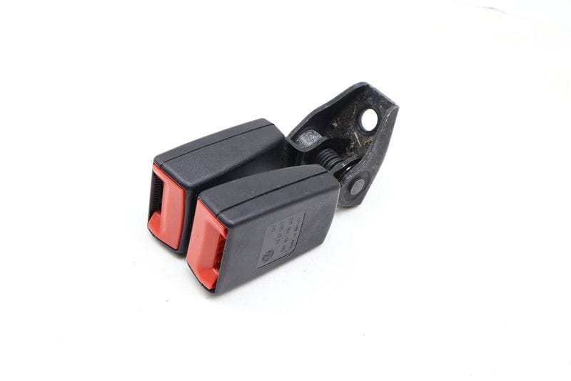 Seat Belt Buckle / Receiver (DOUBLE) 561857739 — Used (SKU 678440)