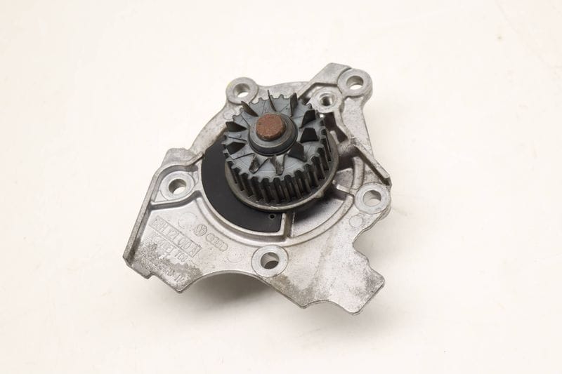 Coolant / Water Pump 06H121010A — Used (SKU 605201)