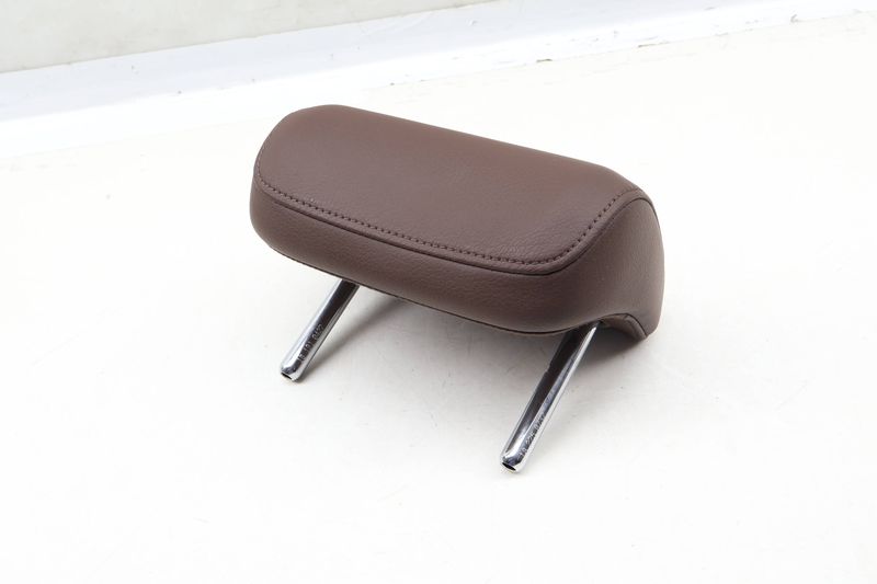 Center Headrest / Head Rest 8V0885975AM — Used (SKU 641252)