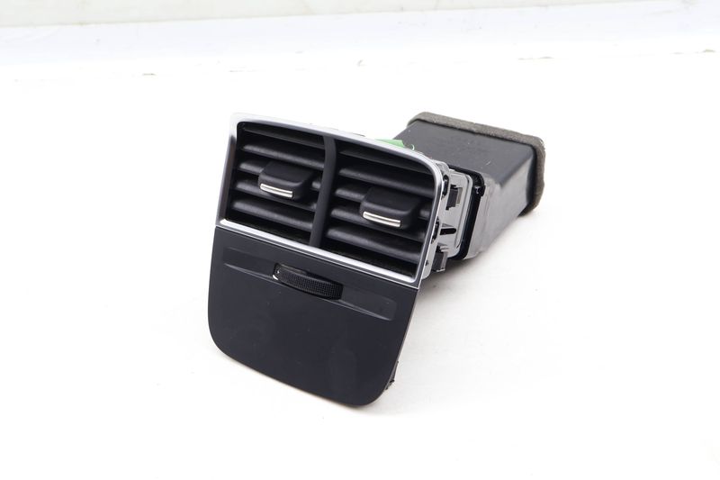 Climate Air Vent 8V0819203A — Used (SKU 641203)