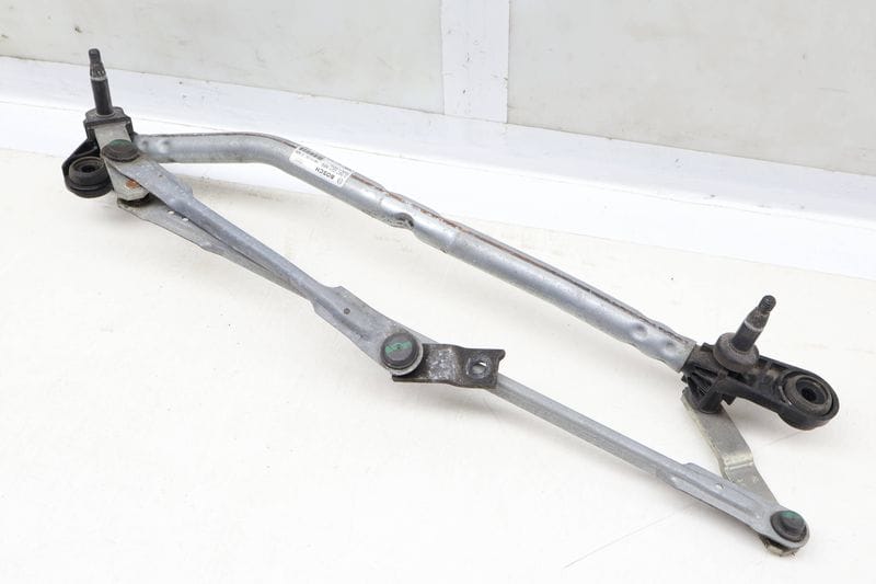 Windshield Wiper Transmission / Bracket 8V1955023C — Used (SKU 641273)