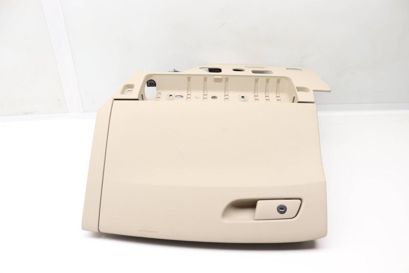 Glove Box / Compartment 8W1880302 — Used (SKU 562508)