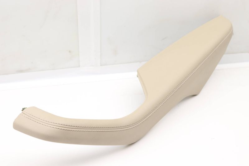 Door Pull Handle / Armrest 8W0867374A — Used (SKU 562867)