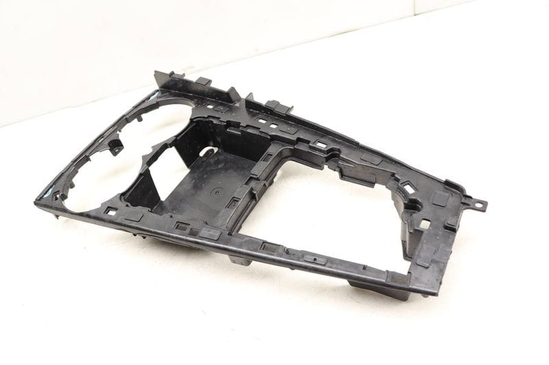 Automatic Shifter Mount Bracket 8W1864261C — Used (SKU 514552)
