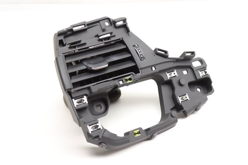 Dash Air Vent 8W1820901B — Used (SKU 574320)