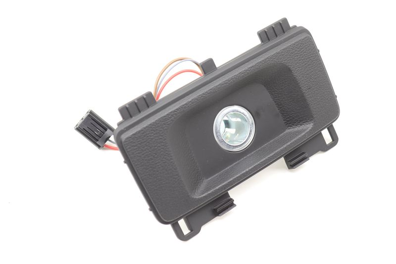 Center Console Power Outlet / Trim 8W0863324 — Used (SKU 574354)